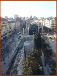 Vista de murallas romanas y Mercado Central desde la 5ª planta