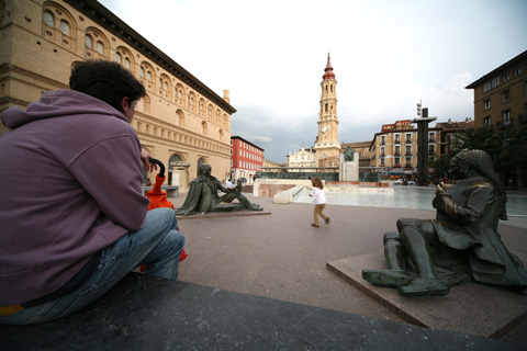 Monumento a Goya en la Plaza del Pilar.