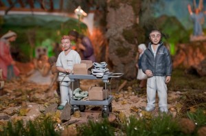 Nuevas figuras del Belén: Voluntarios Casa de Amparo.
