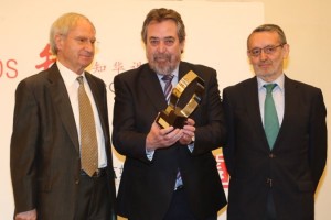 A.Belloch con el Premio