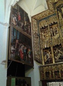 Una de las puertas del retablo