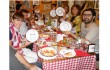 De cena con los amigos AVExperience