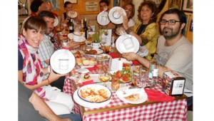 De cena con los amigos AVExperience