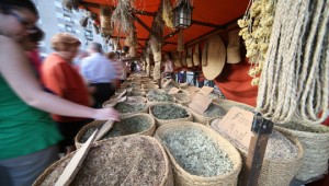 Productos exóticos en el Mercado medieval de las Tres Culturas
