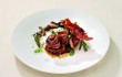Rollitos de ternasco con jamón. FOTO: Grupo Pastores.